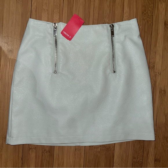 Mint Green Front Zipper Skirt - Picture 4 of 5